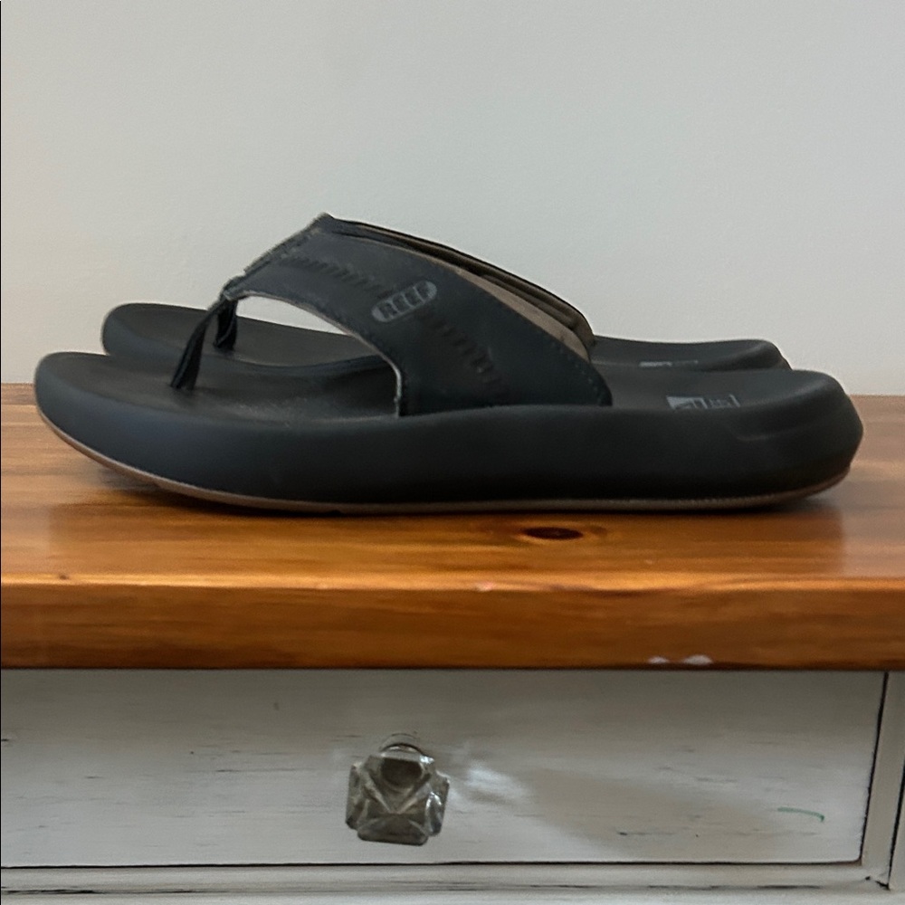 Reef Swellsole sandals black with gum soles. GUC Sz 12